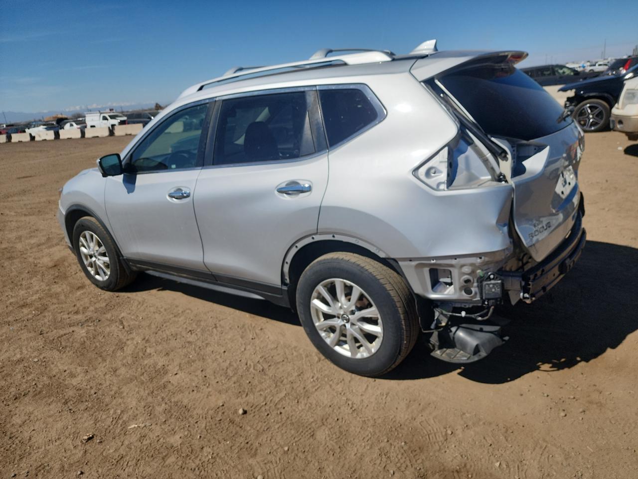 JN8AT2MV2HW254111 NISSAN ROGUE 2017