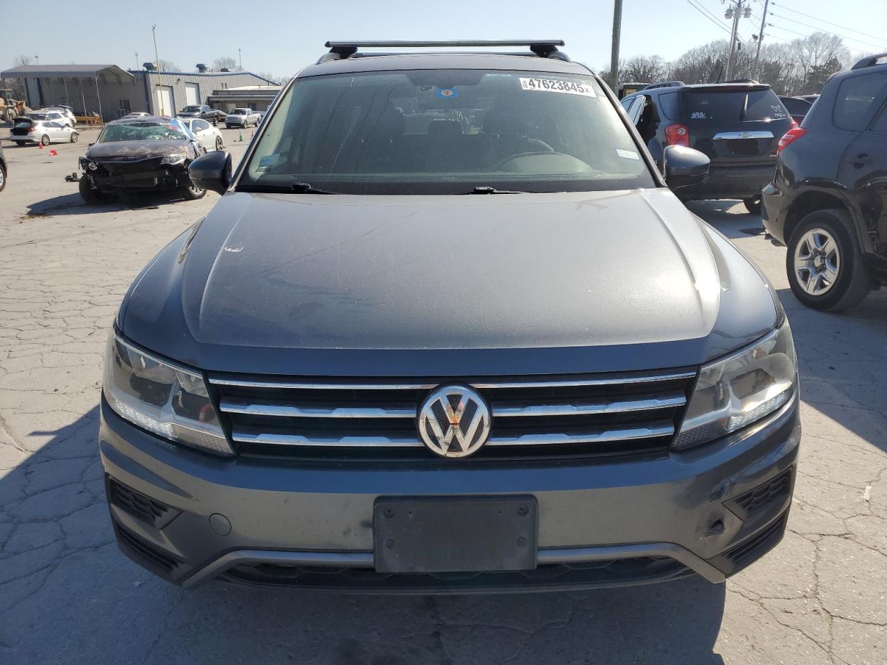 2018 Volkswagen Tiguan - Image 5