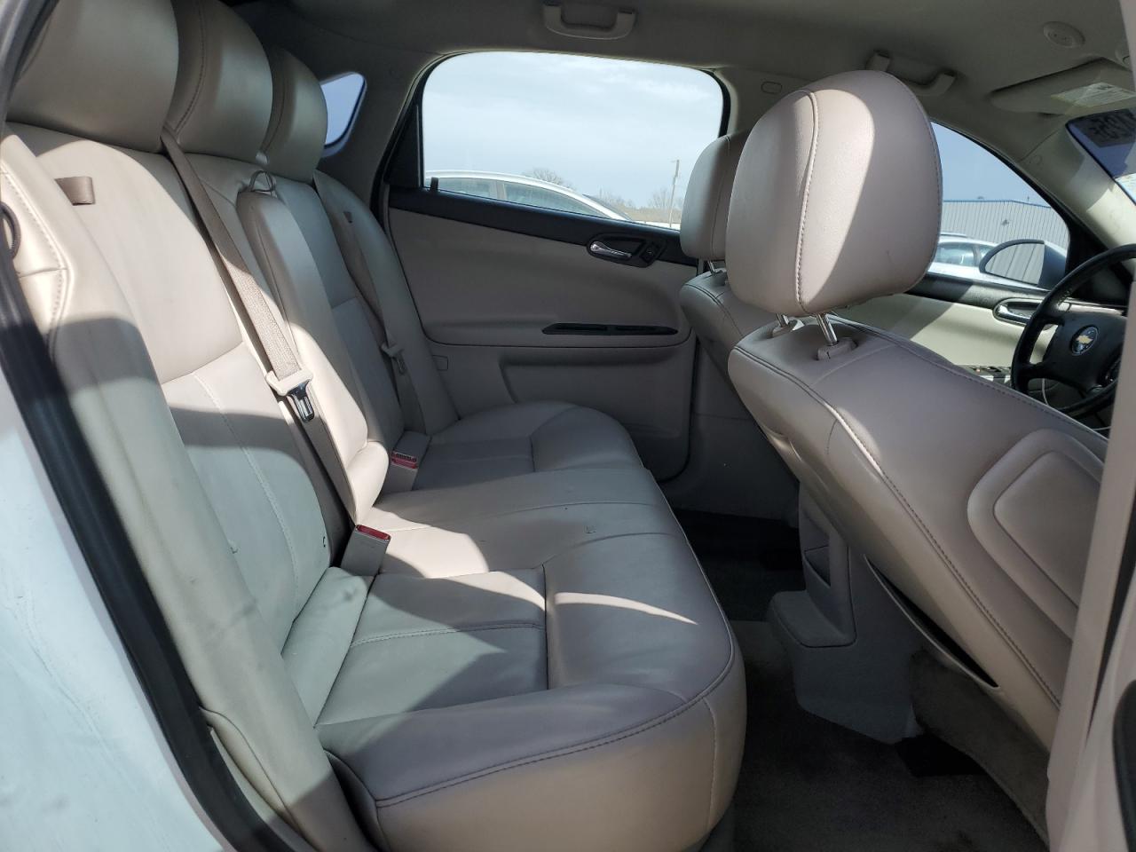 2011 Chevrolet Impala - Image 10