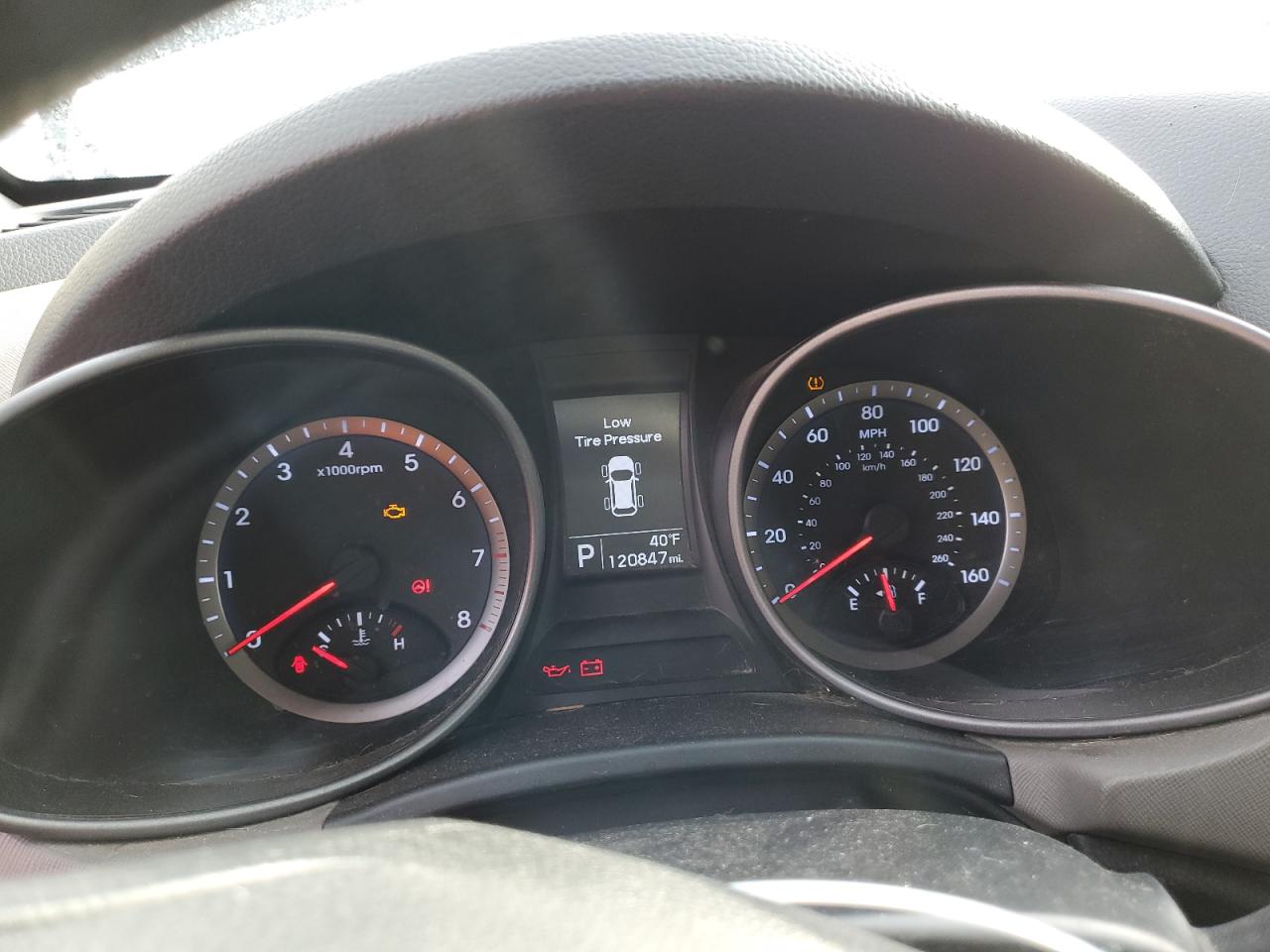 2015 Hyundai Santa Fe - Image 9