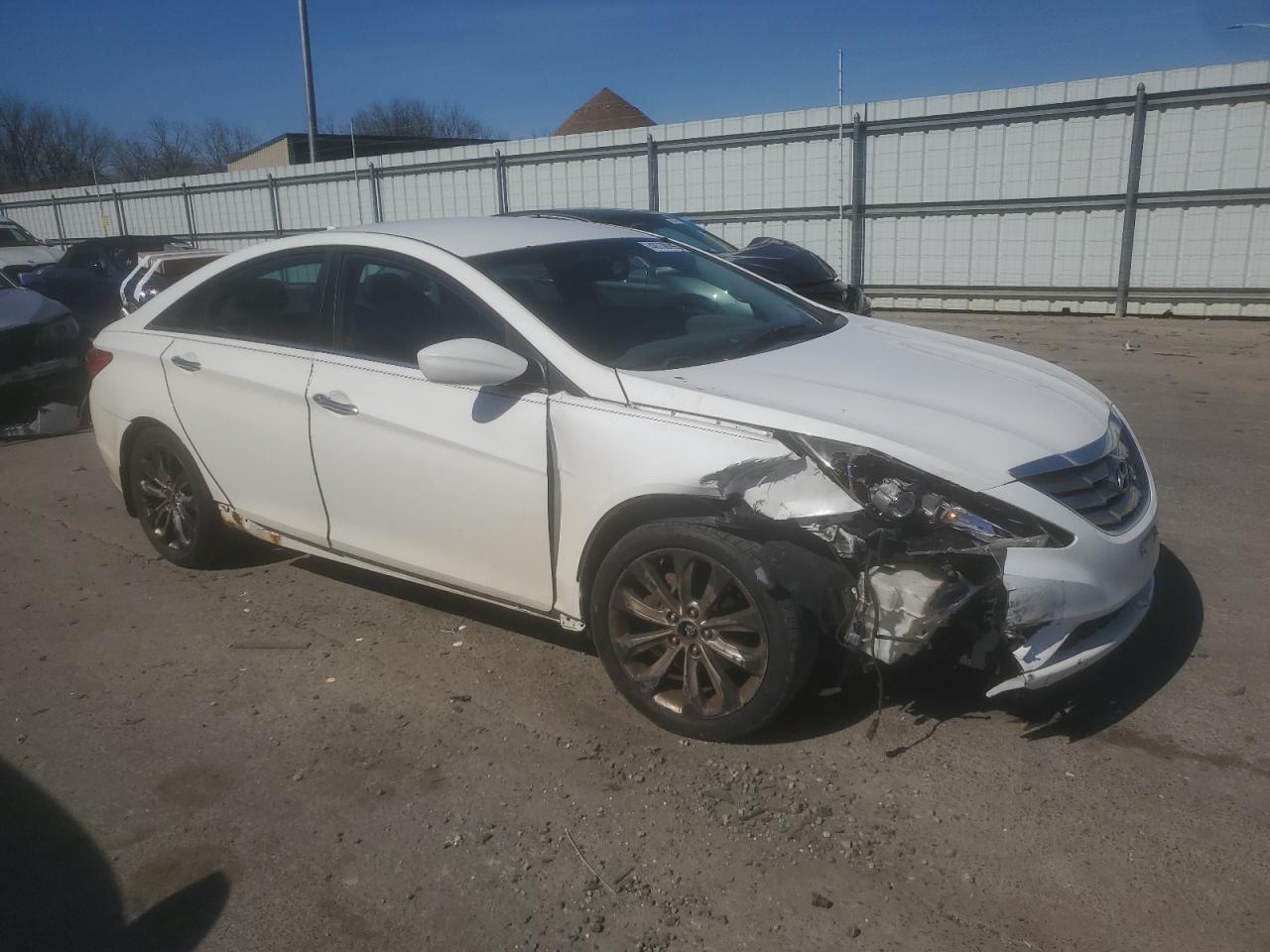 2011 Hyundai Sonata - Image 4