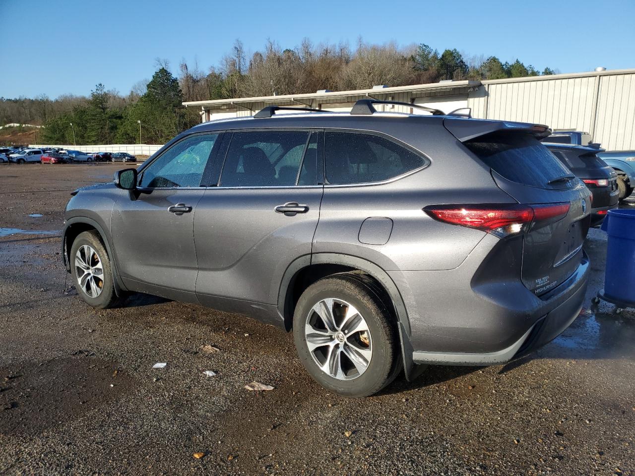2021 Toyota Highlander - Image 2