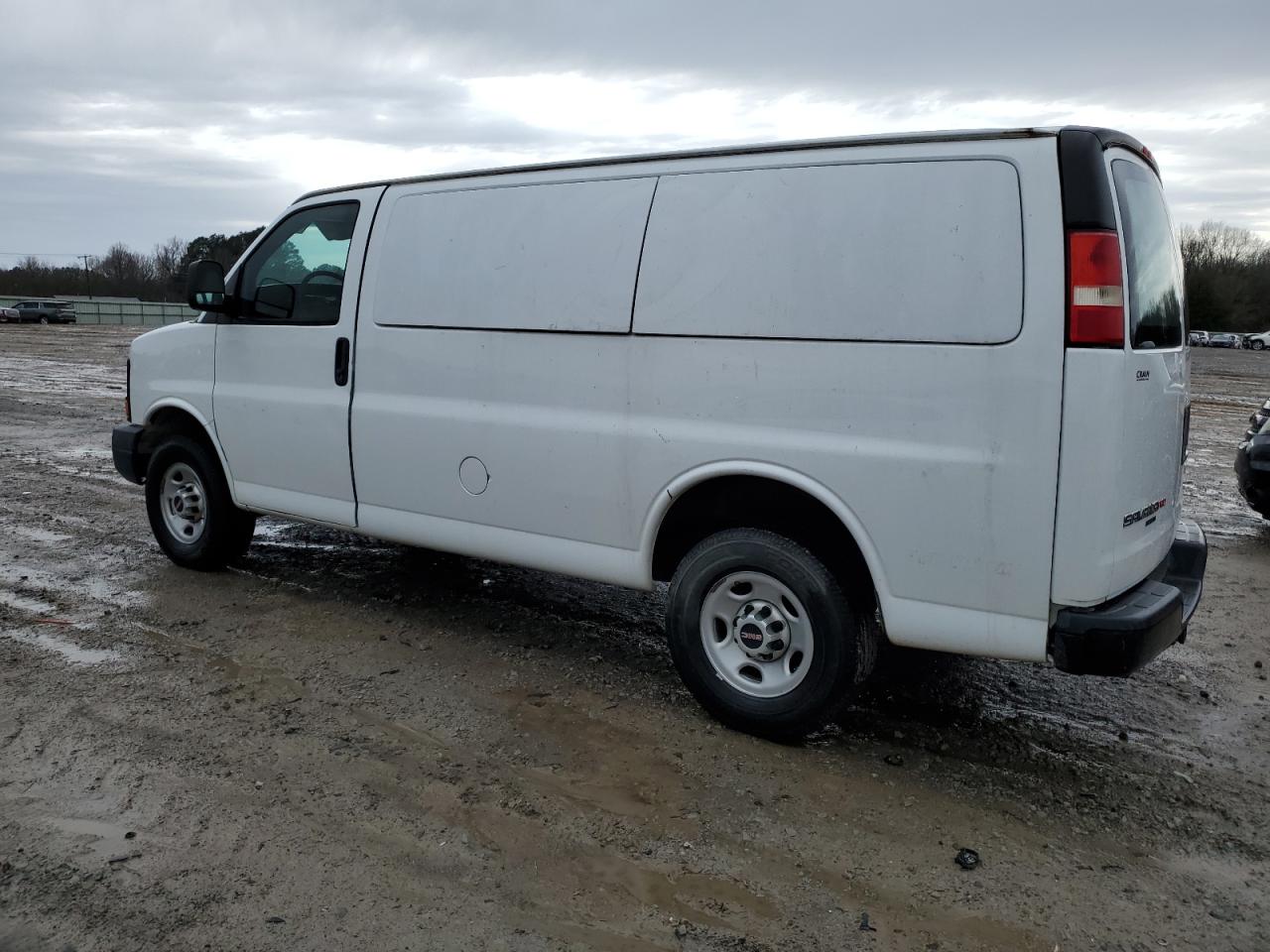 2014 GMC Savana - Image 2