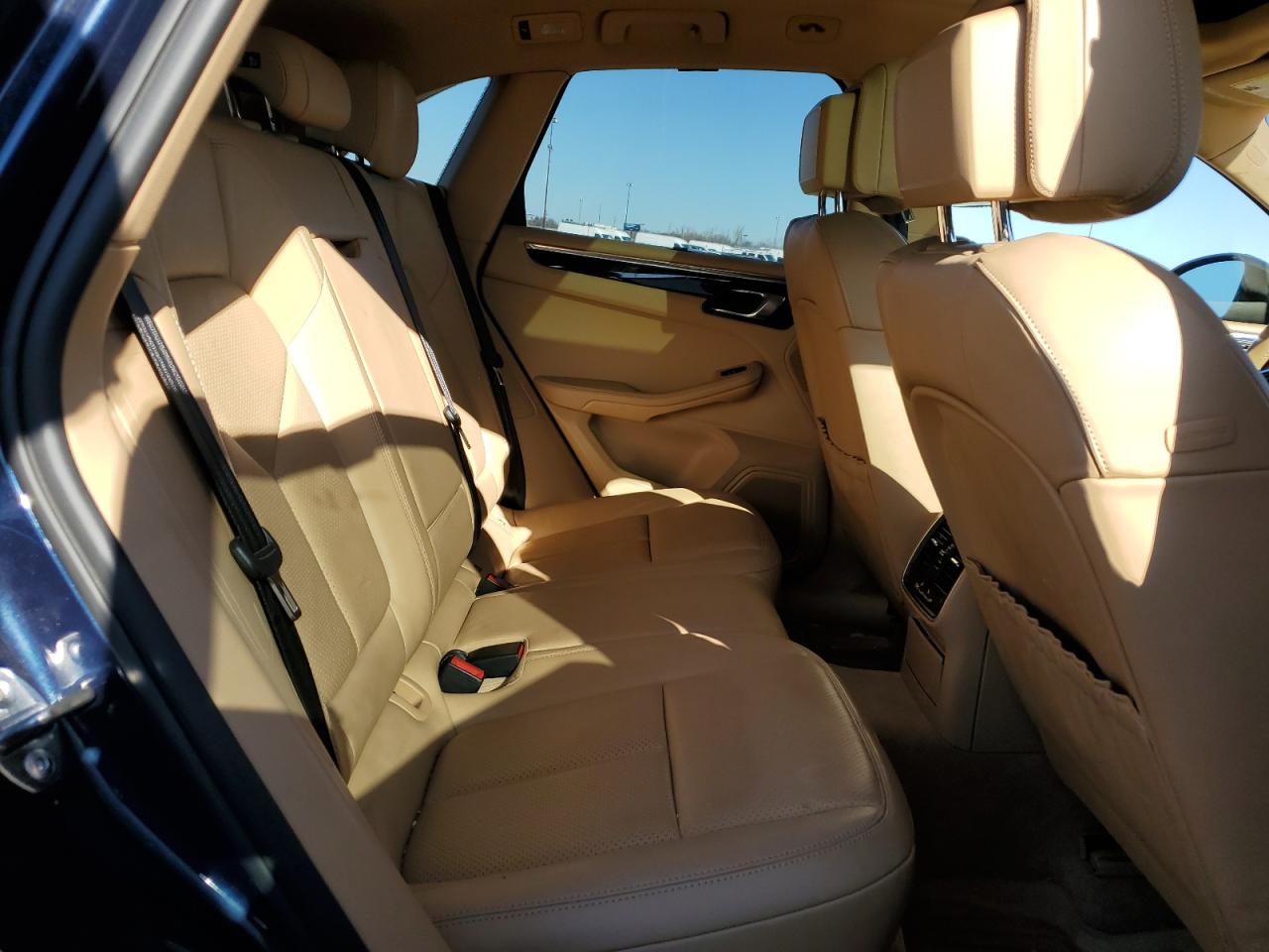 2016 Porsche Macan - Image 11