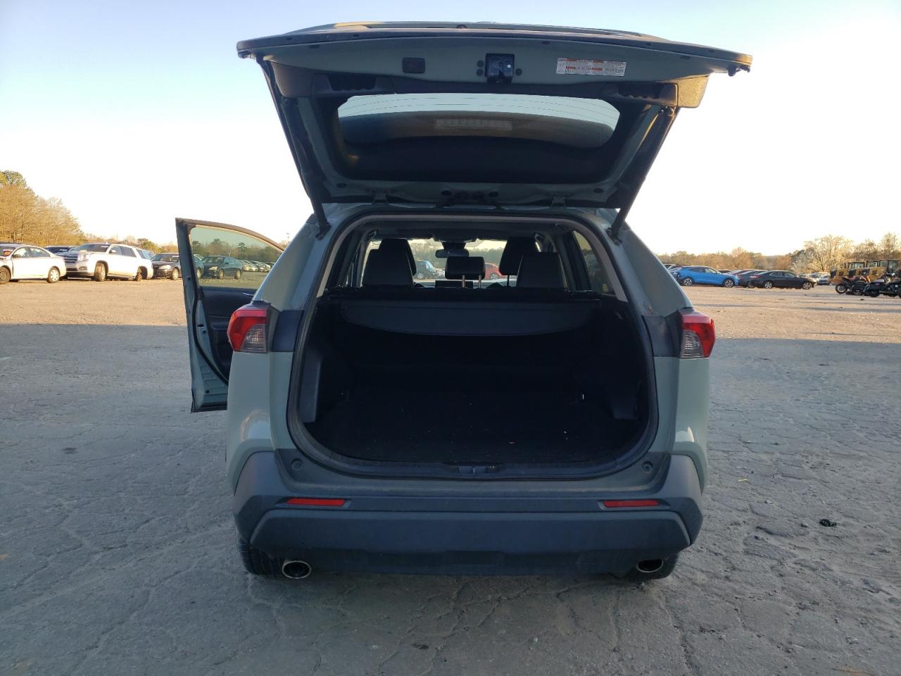 2019 Toyota RAV 4 - Image 6