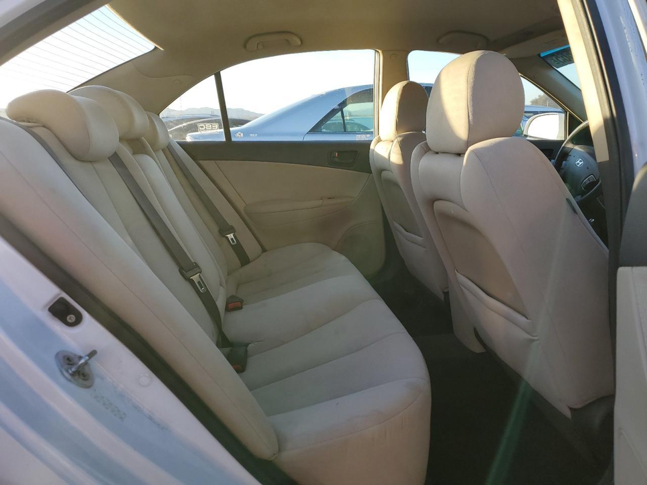 2010 Hyundai Sonata - Image 10
