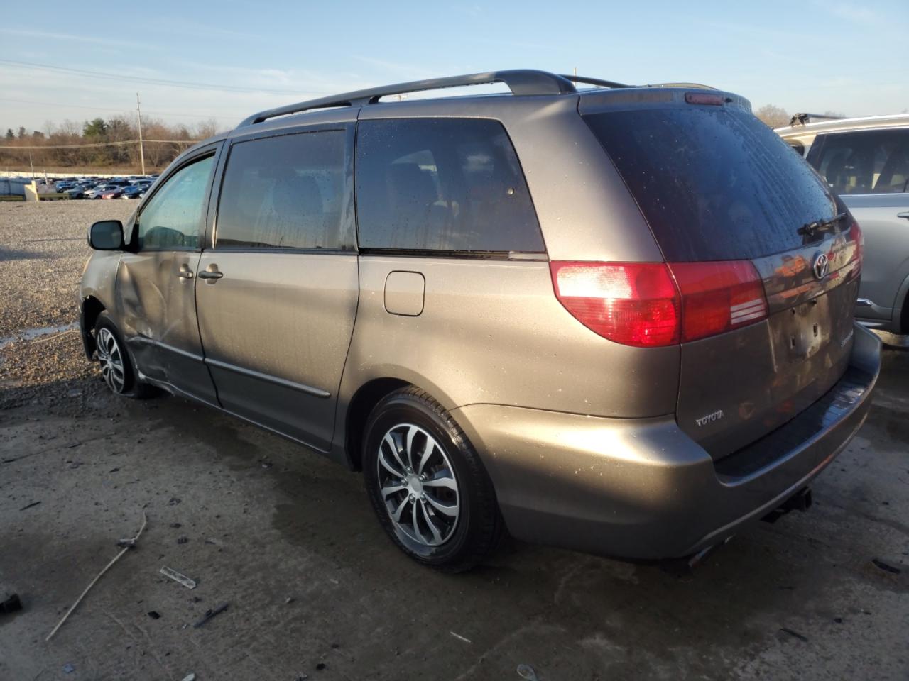 2005 Toyota Sienna - Image 2