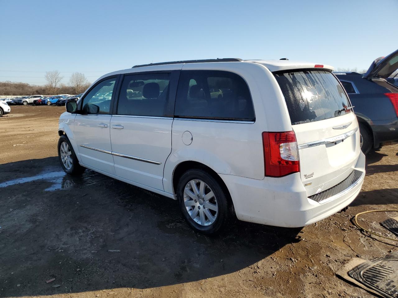2016 Chrysler Town & Country - Image 2
