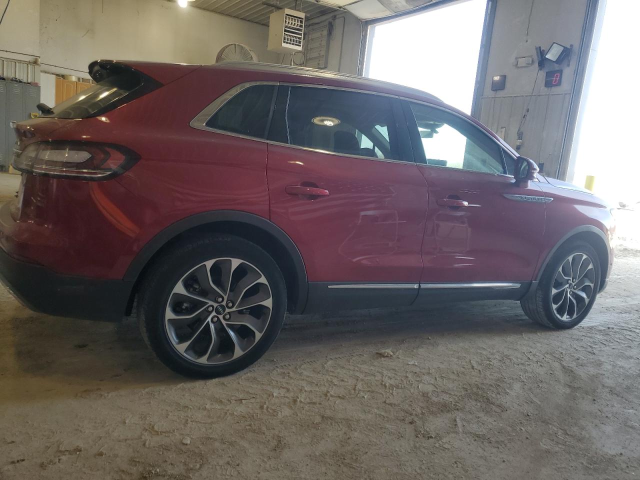 2021 Lincoln Nautilus - Image 3