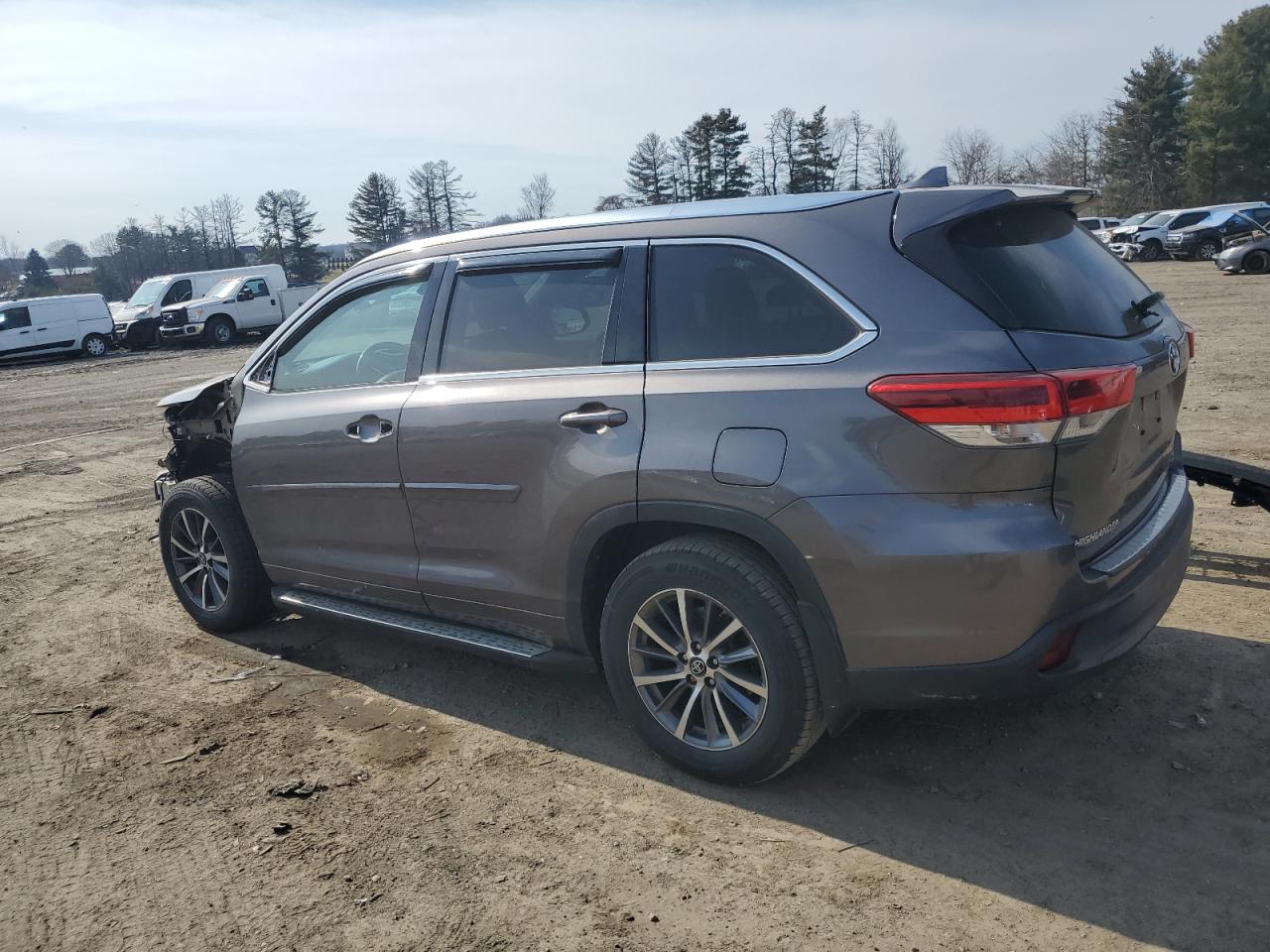 2017 Toyota Highlander - Image 2