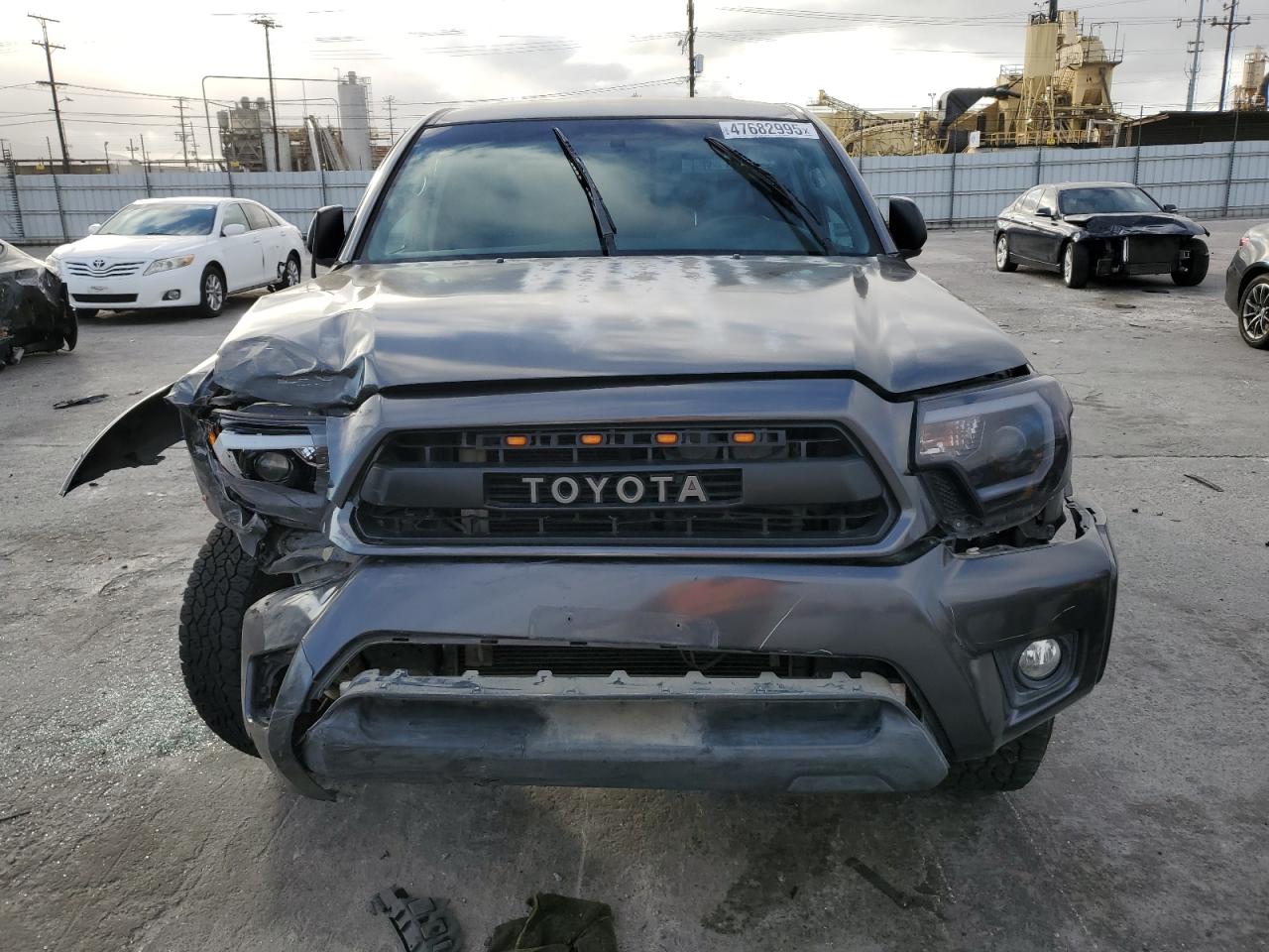 2015 Toyota Tacoma - Image 5