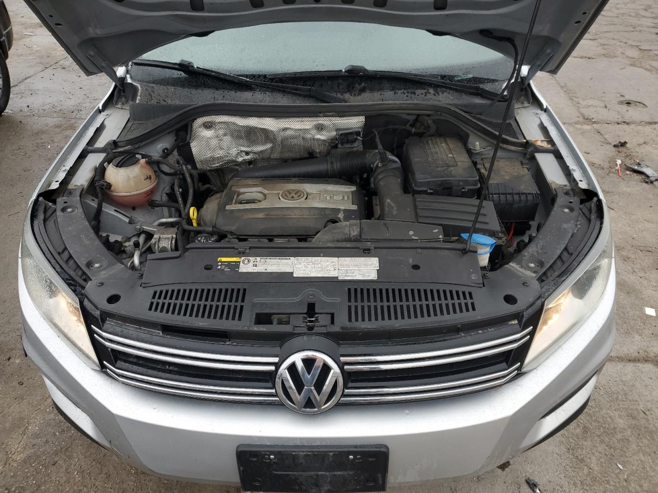 2017 Volkswagen Tiguan - Image 12