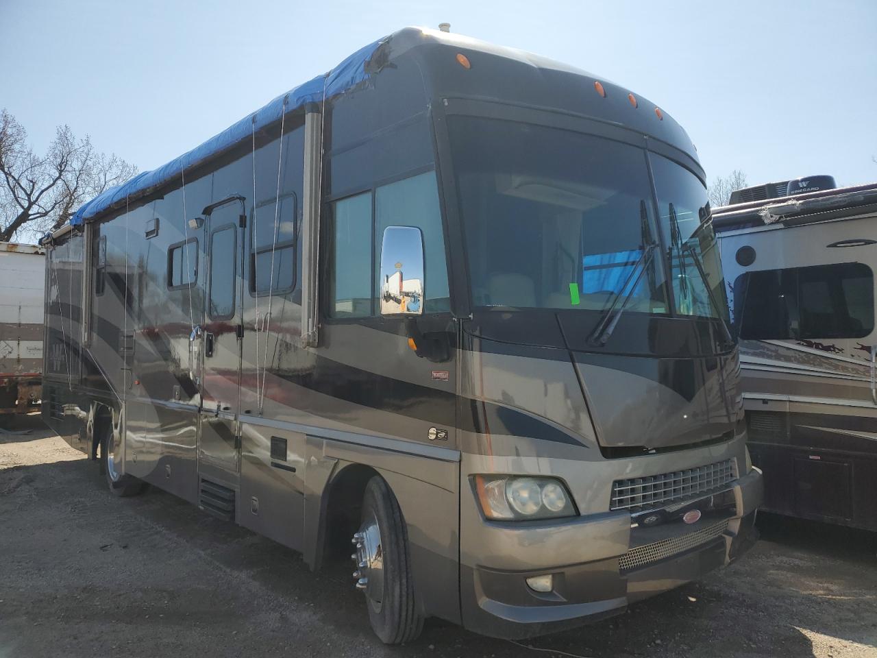 2006 Workhorse Custom Chassis Motorhome Chassis W22 for Sale in Des Moines, IA - All Over
