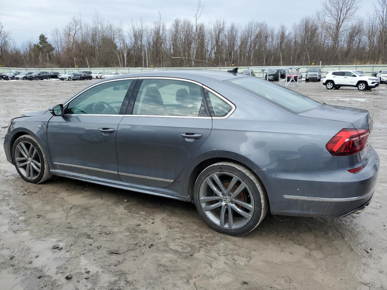 2017 Volkswagen Passat - Image 2