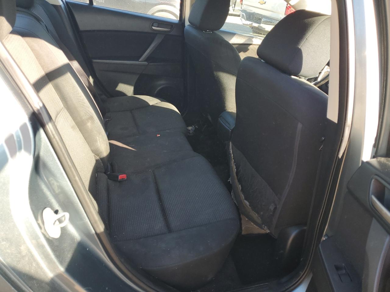 2013 Mazda 3 - Image 10