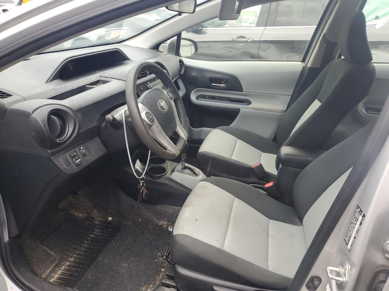 2013 Toyota Prius - Image 7