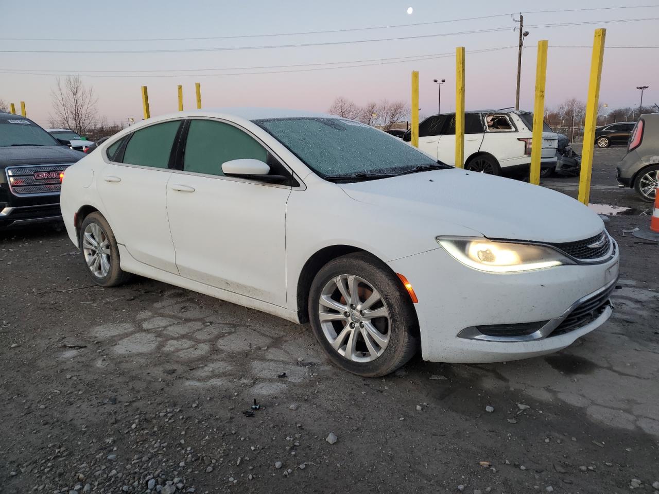 2015 Chrysler 200 - Image 4