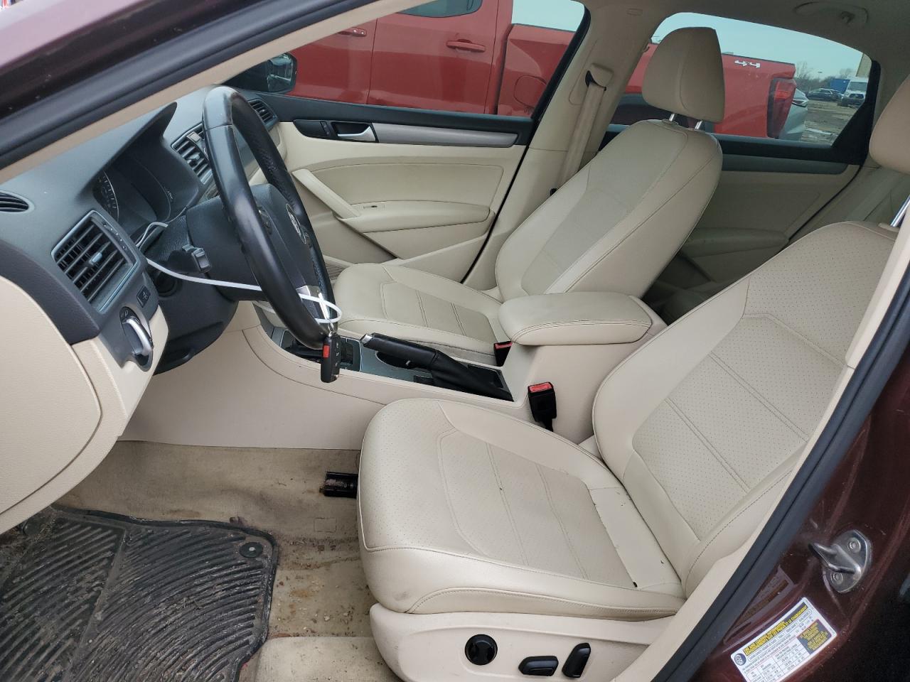 2014 Volkswagen Passat - Image 7