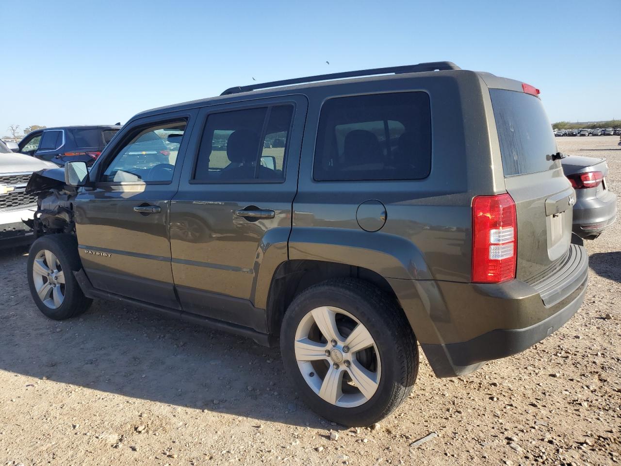 2015 Jeep Liberty (Patriot) - Image 2