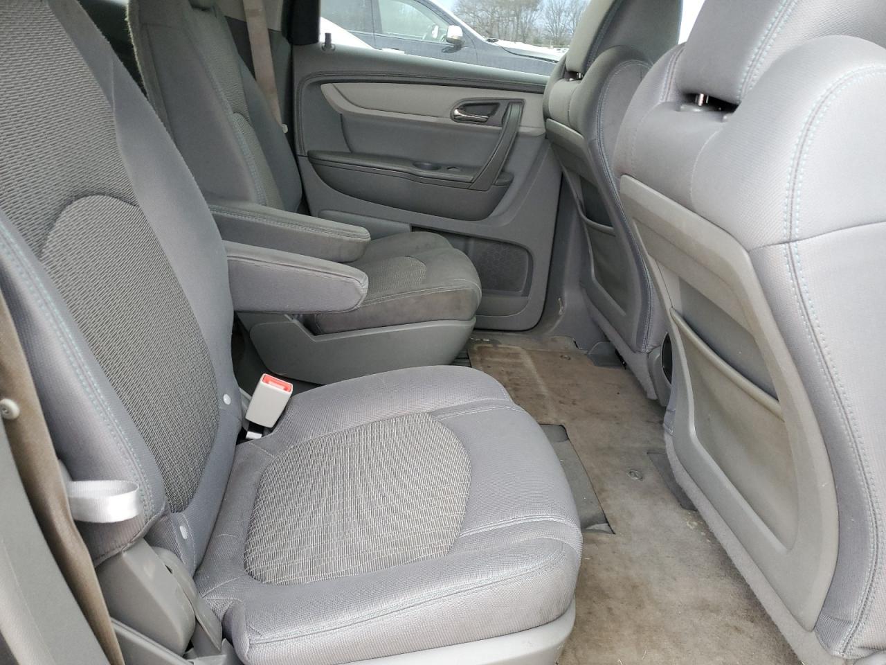 2015 Chevrolet Traverse - Image 11