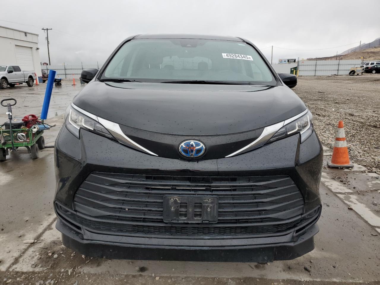 2022 Toyota Sienna - Image 5