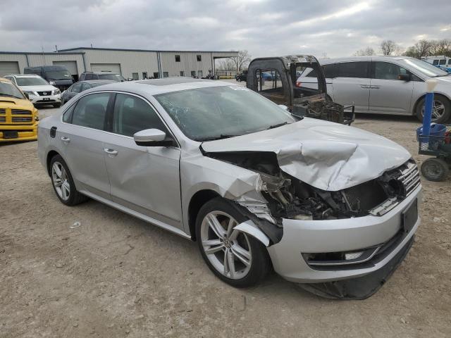  VOLKSWAGEN PASSAT 2015 Серебристый