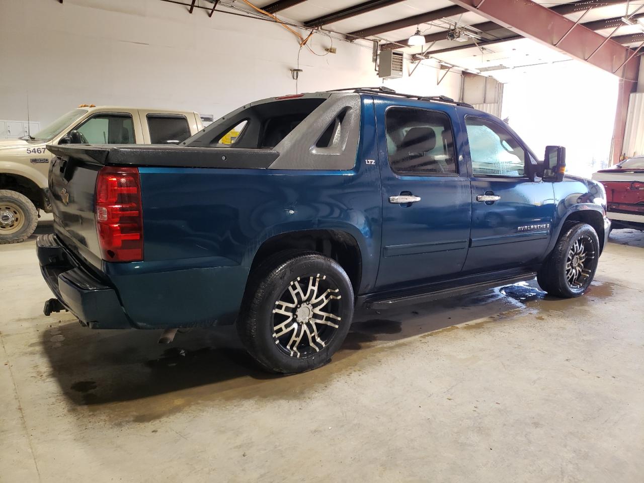 2007 Chevrolet Avalanche - Image 3