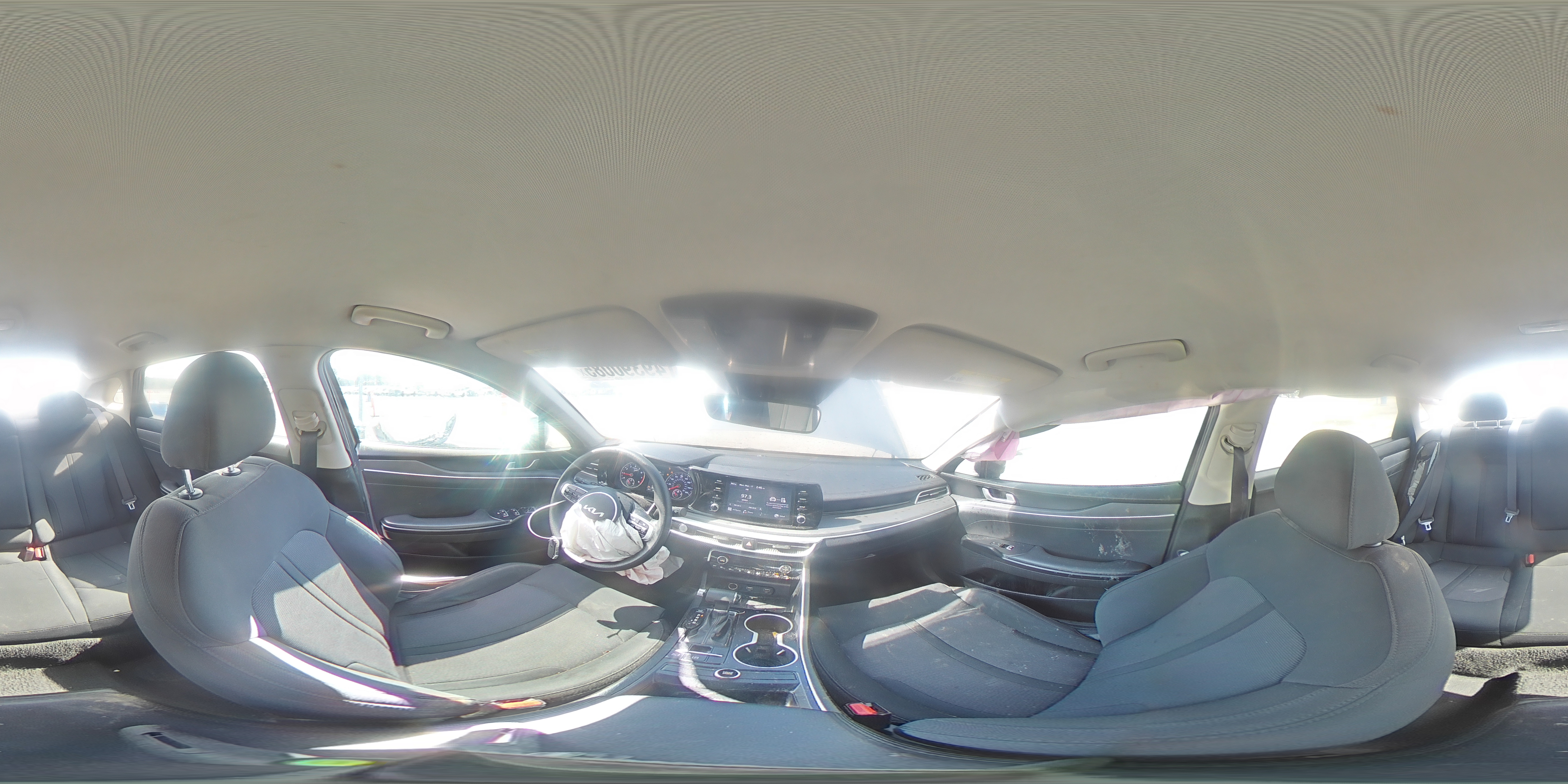 2022 Kia K5 - Image 12