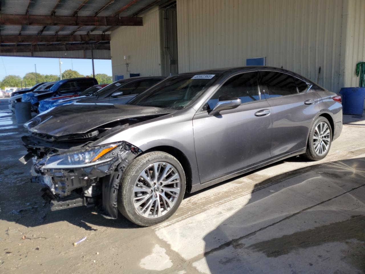 2021 Lexus ES - Image 1