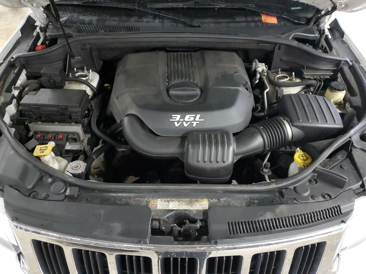 2013 Jeep Grand Cherokee - Image 11