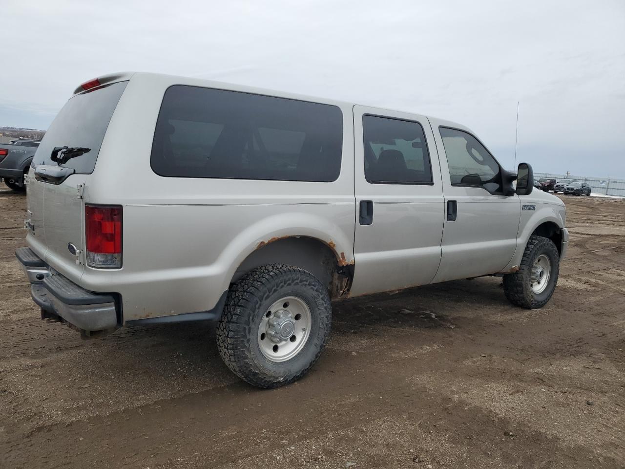 2005 Ford Excursion - Image 3