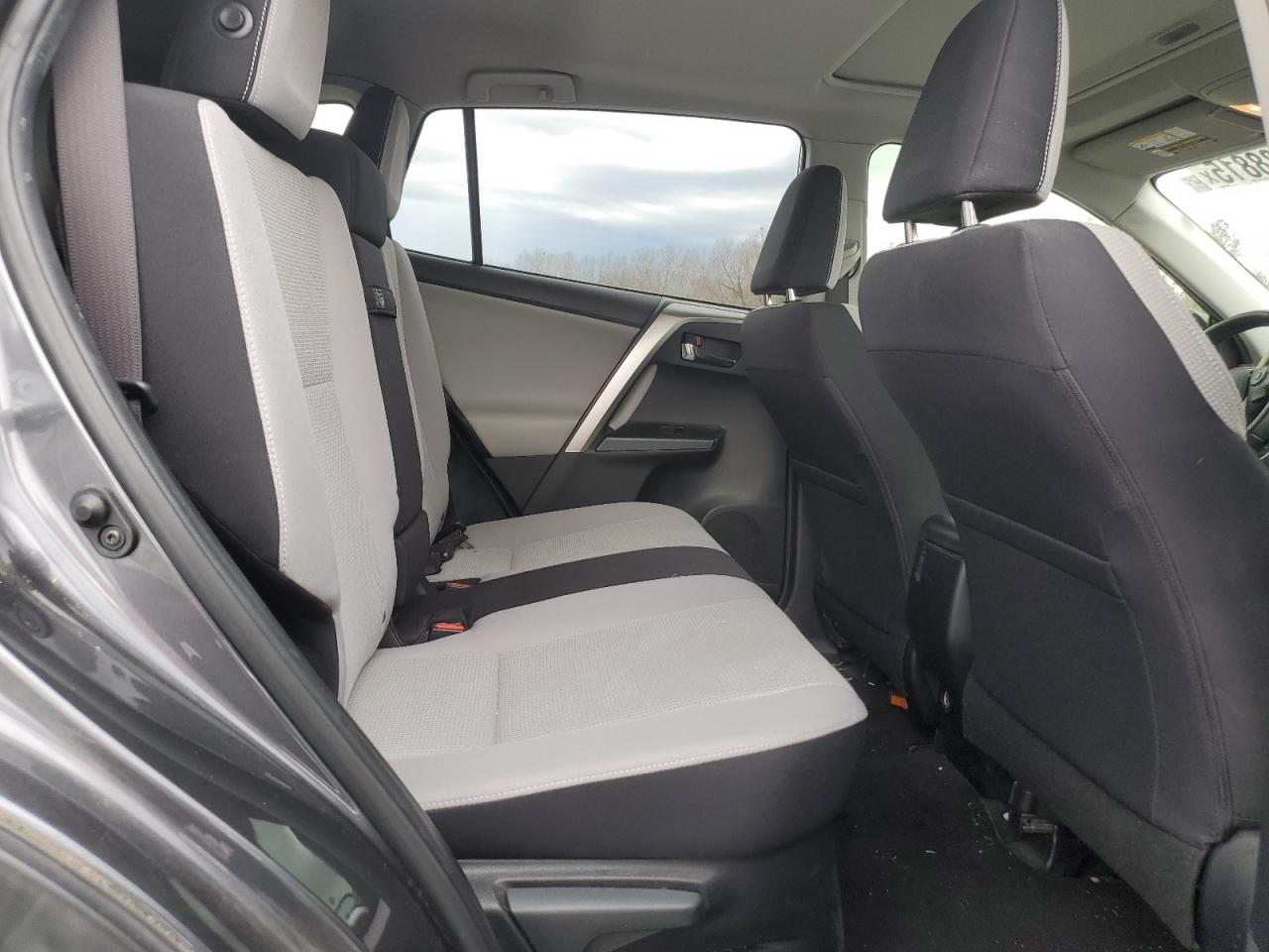 2017 Toyota RAV 4 - Image 11