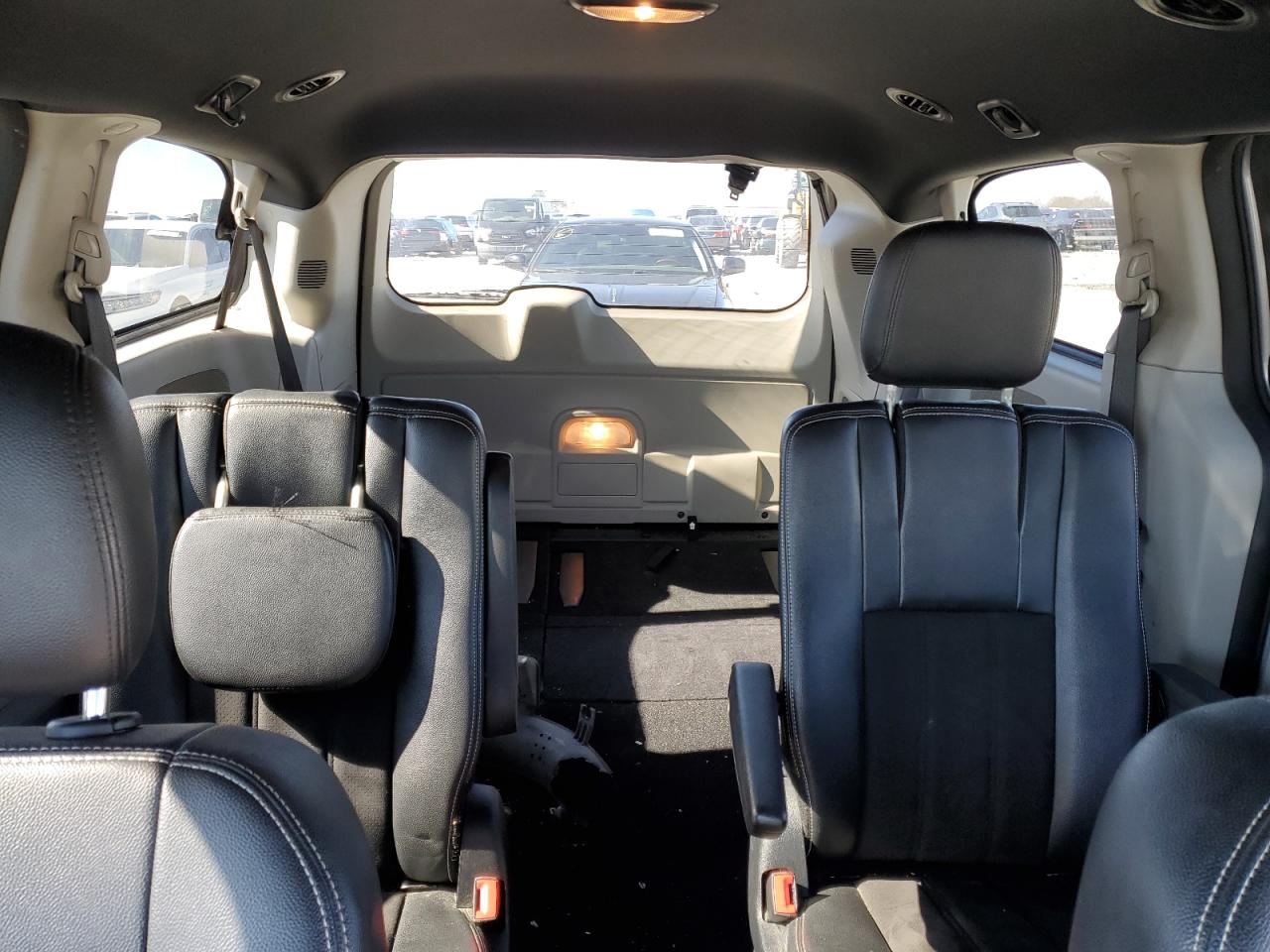 2020 Dodge Caravan - Image 10