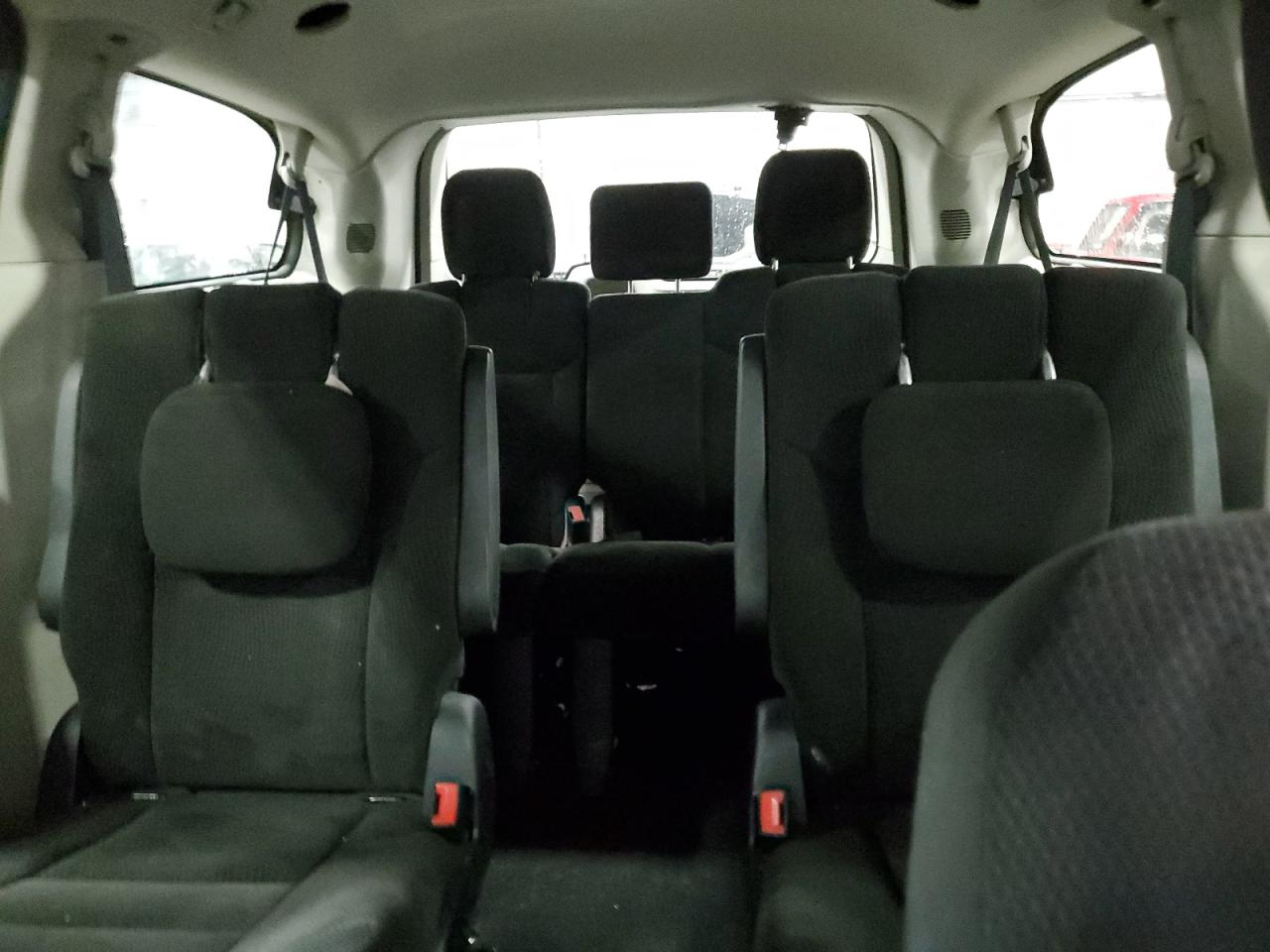 2015 Dodge Caravan - Image 10