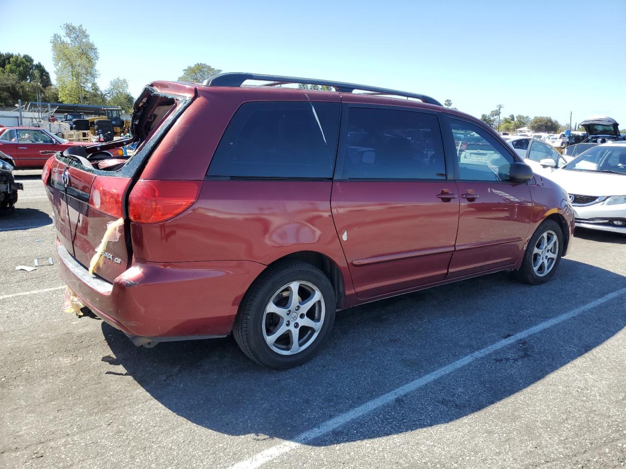 2010 Toyota Sienna - Image 3