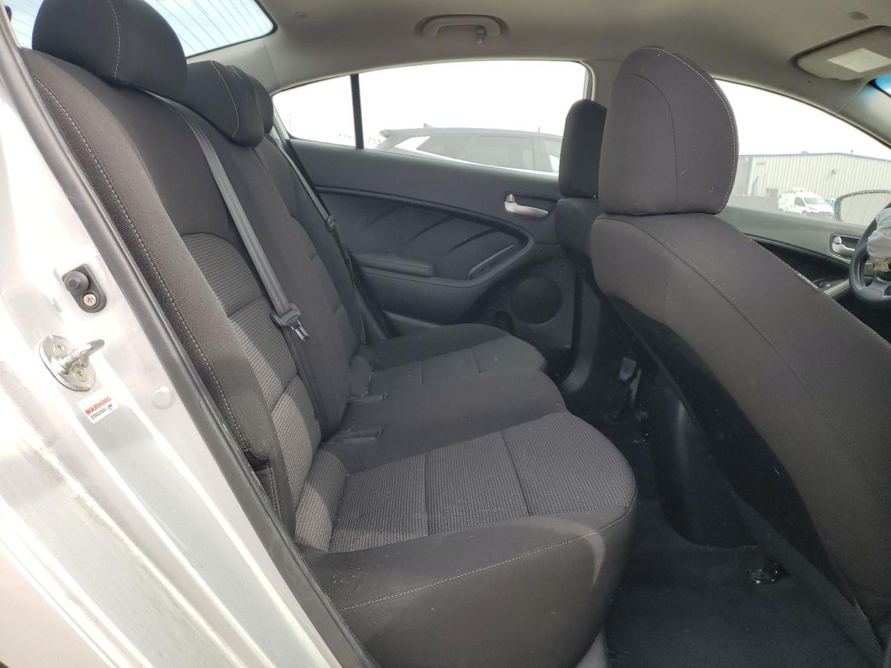 2017 Kia Forte - Image 11