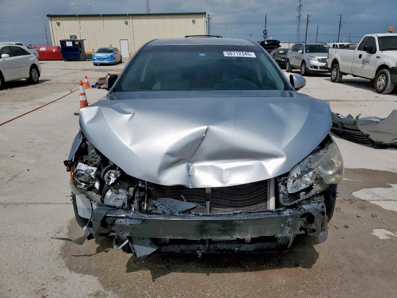  TOYOTA CAMRY 2015 Srebrny