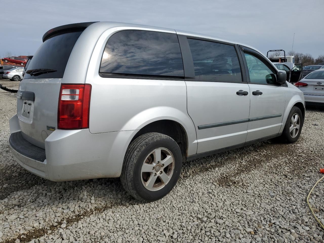2008 Dodge Caravan - Image 3