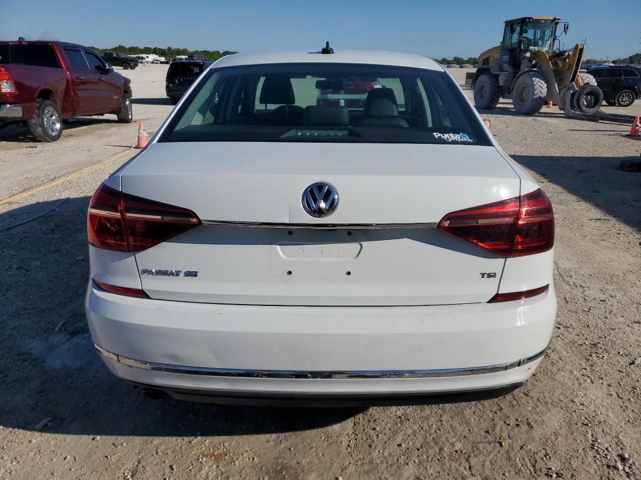 2017 Volkswagen Passat - Image 6