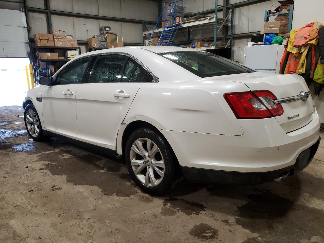 2011 Ford Taurus - Image 2