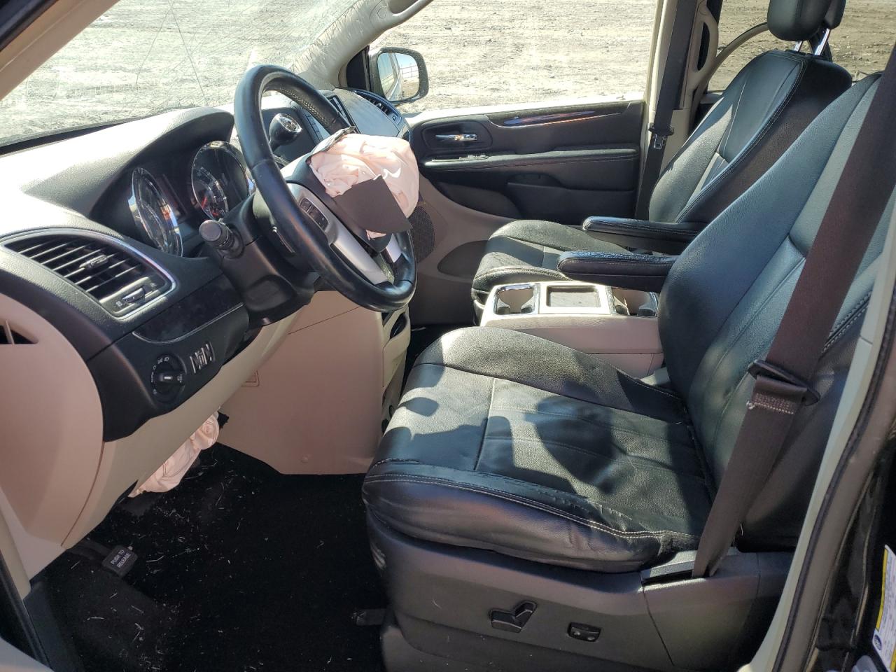 2015 Chrysler Town & Country - Image 7