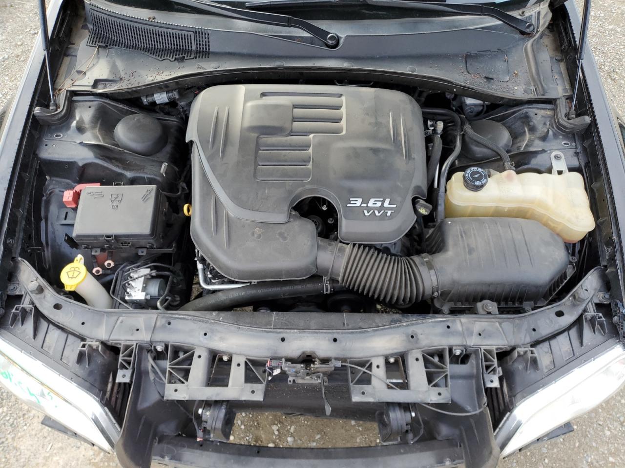 2016 Chrysler 300 - Image 11