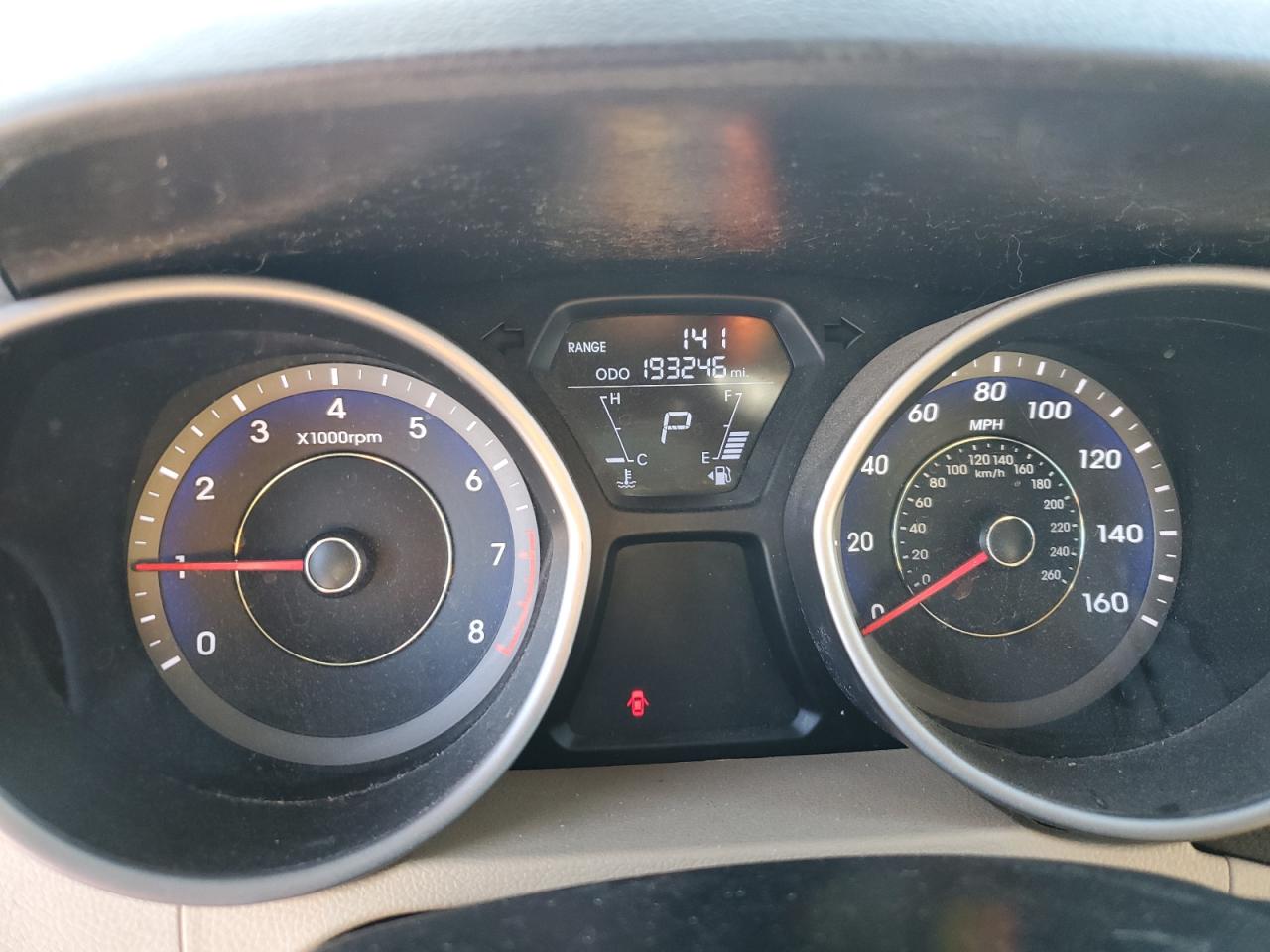 2013 Hyundai Elantra - Image 9