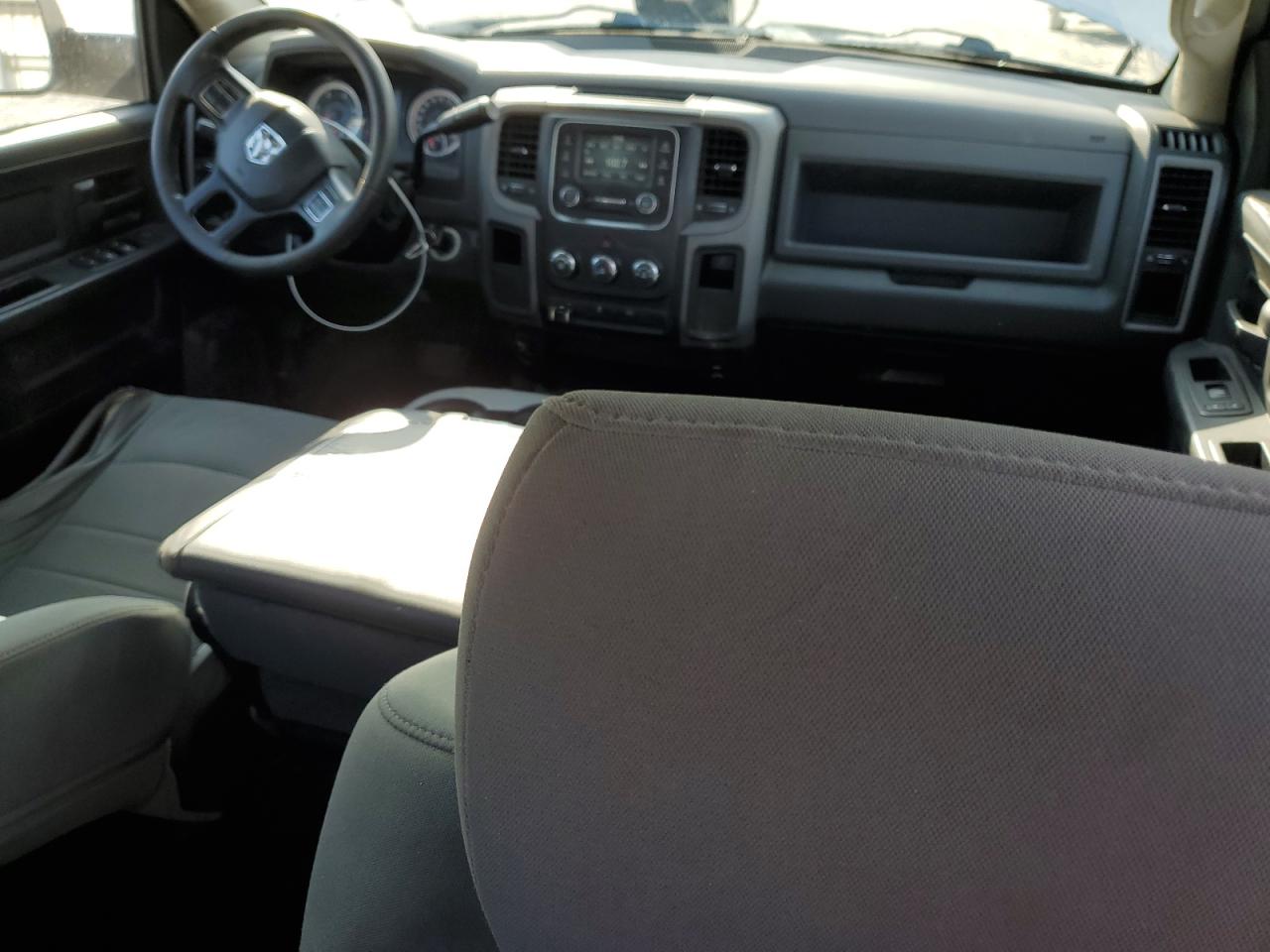2015 RAM 3500 - Image 8
