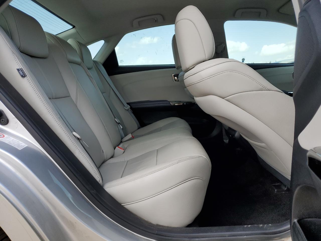 2014 Toyota Avalon - Image 10