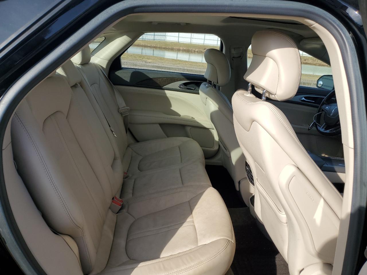 2017 Lincoln MKZ - Image 10