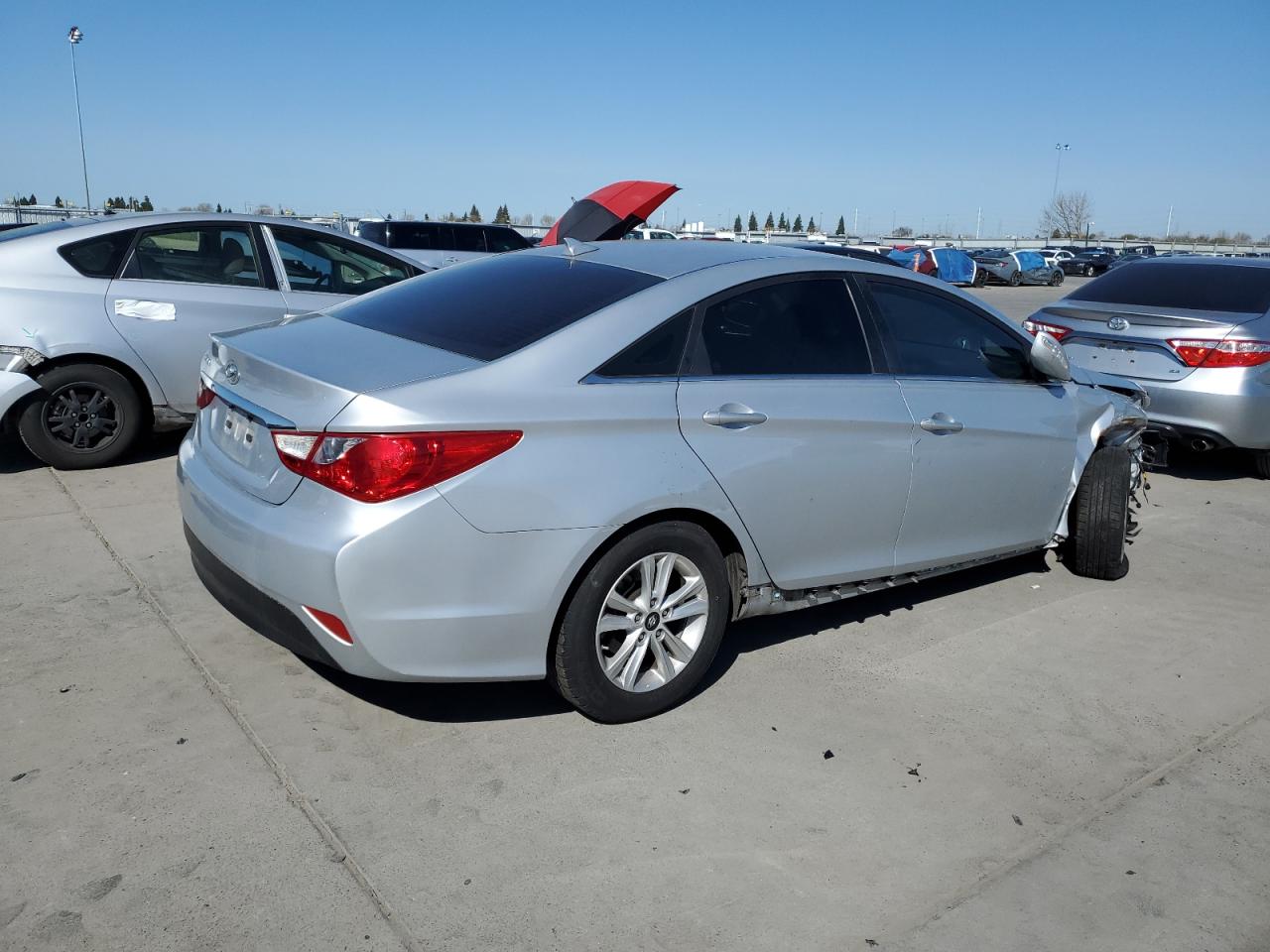 2014 Hyundai Sonata - Image 3