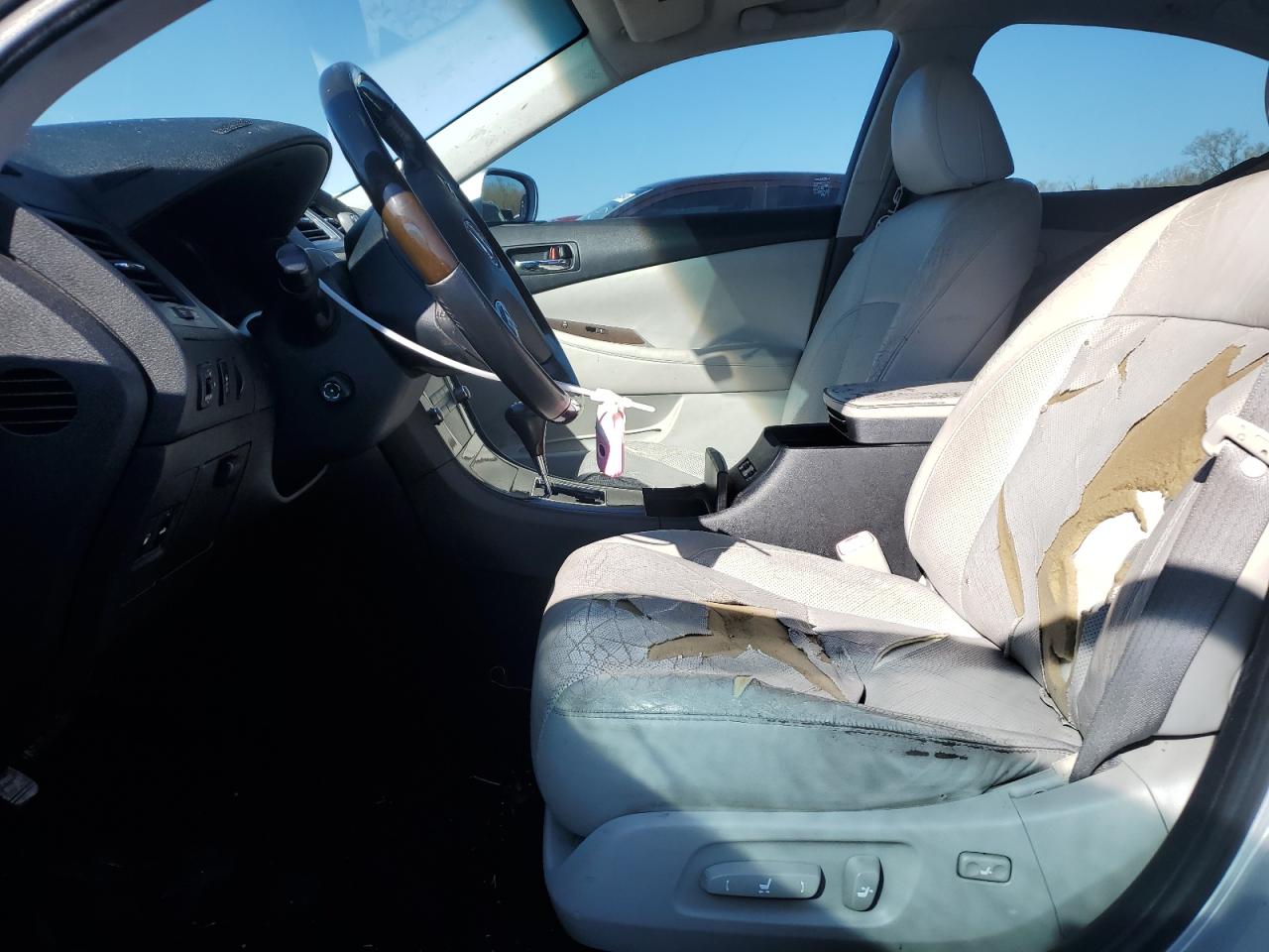 2011 Lexus ES - Image 7