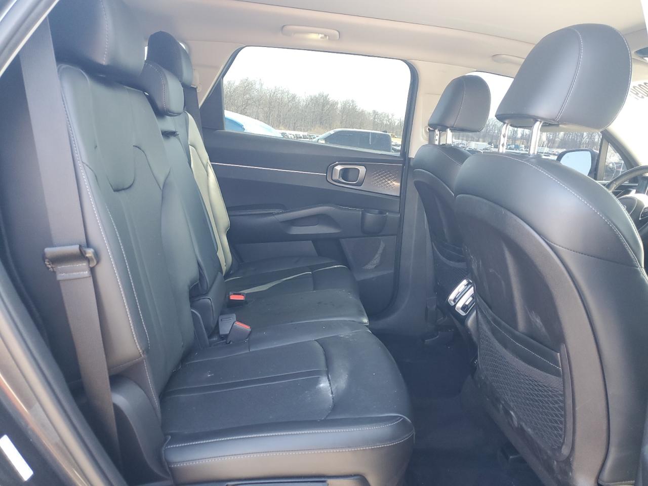 2021 Kia Sorento - Image 11