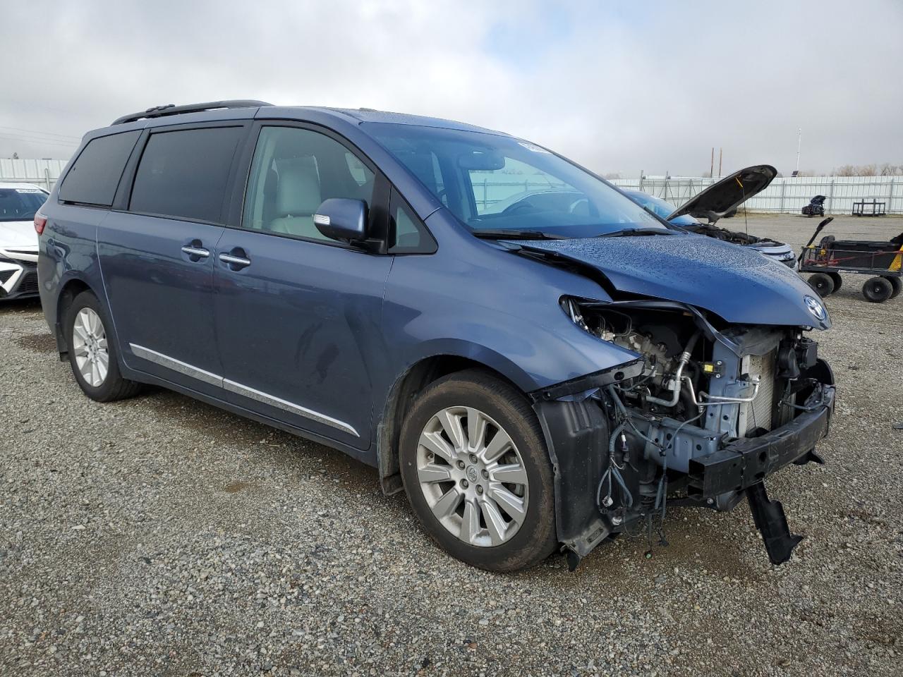 2015 Toyota Sienna - Image 4